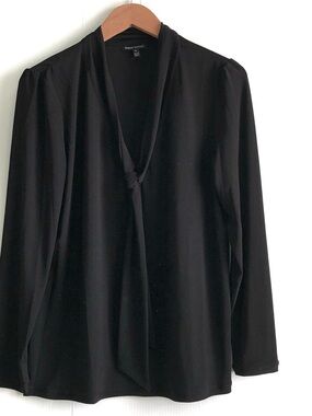 Robert Kitchen Black Knot-Detail V-Neck Blouse